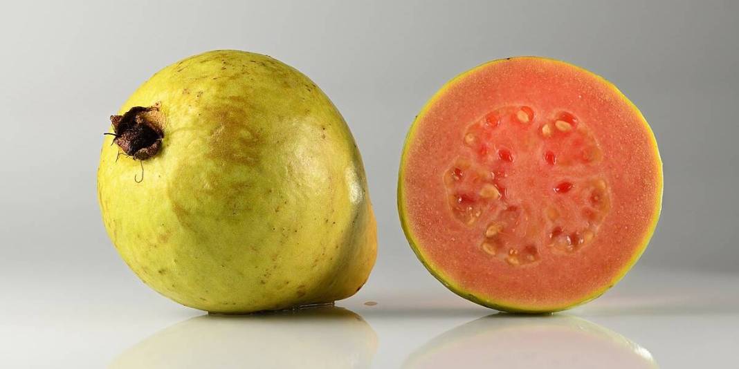 Limonu, portakalı solladı, C vitamini şampiyonu oldu! Duyan şaşırıyor: En fazla C vitamini bu meyvede 2